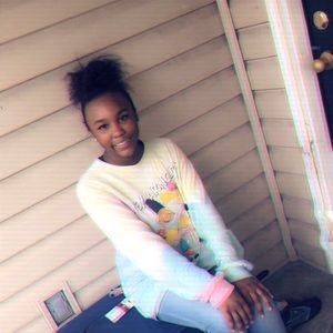 Meet your Posher, Mia